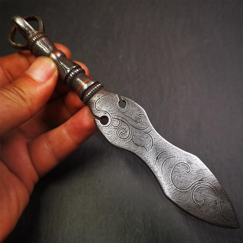This phurba kila is handmade by Tibetan craftsmen from Tibet in 2000's,from Hepo Town, Baiyu County, the birthplace of the famous Tibetan handicrafts.  It's a kila dagger,made of cold iron, carved cloud pattern, inlaid red copper, and the half vajra on the handle,very delicate.