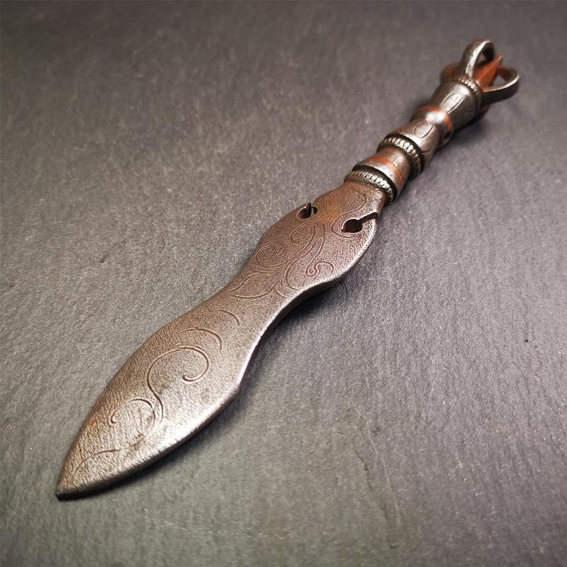 This phurba kila is handmade by Tibetan craftsmen from Tibet in 2000's,from Hepo Town, Baiyu County, the birthplace of the famous Tibetan handicrafts.  It's a kila dagger,made of cold iron, carved cloud pattern, inlaid red copper, and the half vajra on the handle,very delicate.
