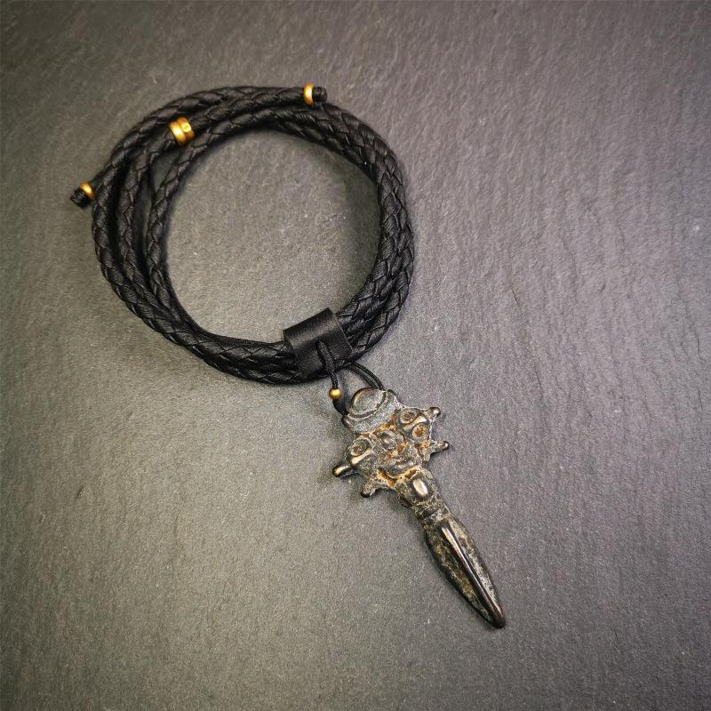 This beautiful phurba pendant was collected in Rejia Monastery,Baiyu,Tibet,about 70 years old.It was blessed by lama. It's made of thokcha, whole body is blcak,at the top is a mani jewel and horizontal vajra, the bottom is a vertical phurba