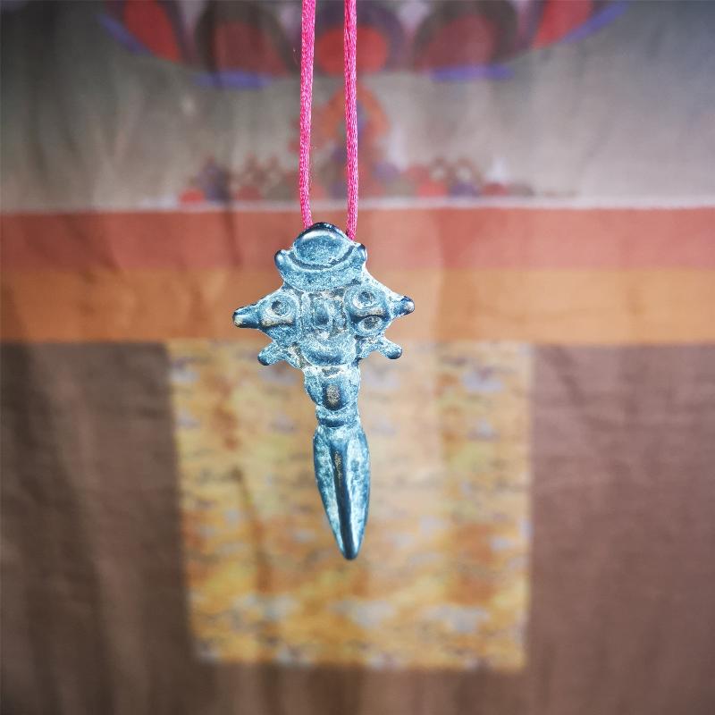 This beautiful phurba pendant was collected in Rejia Monastery,Baiyu,Tibet,about 70 years old.It was blessed by lama. It's made of thokcha, whole body is blcak,at the top is a mani jewel and horizontal vajra, the bottom is a vertical phurba