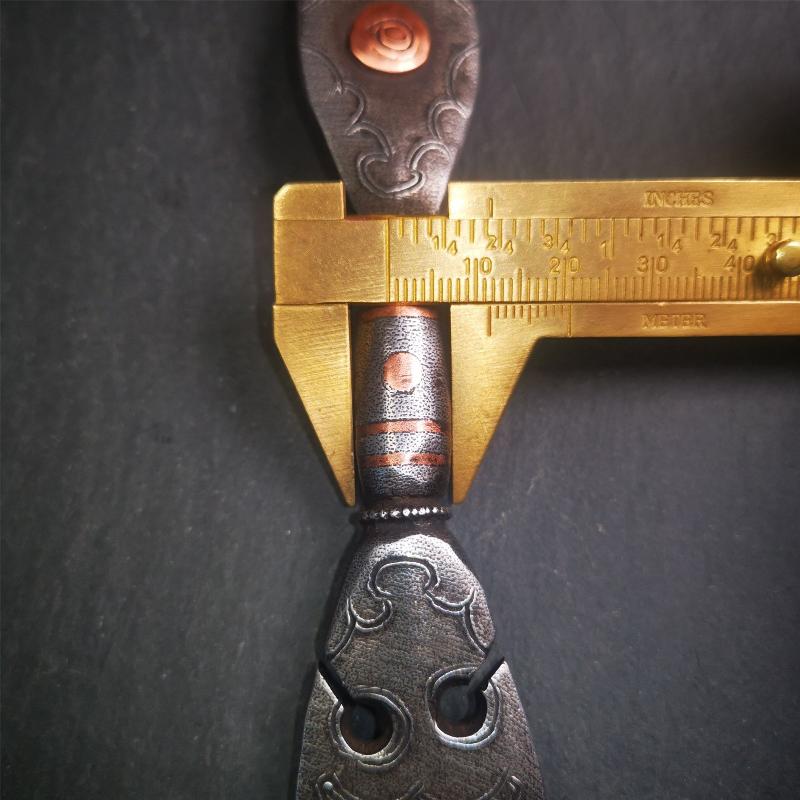 This vajra sword was handmade by Tibetan craftsmen from Tibet in 1990s,from Hepo Town, Baiyu County. It's a manjusri sword shape,flame shape blade,made of cold iron, carved conch pattern,and the vajra of the tail hanging ring