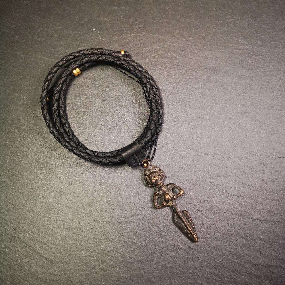 This vintage Phurba pendant was collected from gengqing Monastery(Derge,Tibet),handmade of copper. It is total 2.36 inches,brown color,on top of it is Samantabhadra Bodhisattva,the lower part is phurba.