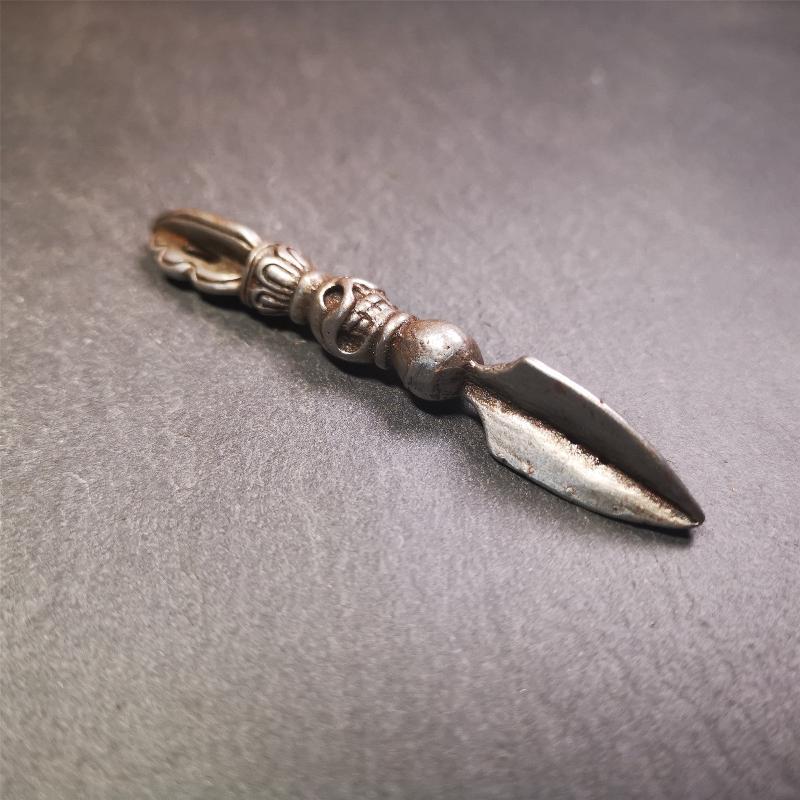 This phurba amulet was made of cold iron by Tibetan craftsmen in 1990's,its upper part is a vajra,and carved Shmashana Adhipati skull in the middle, the lower part is a Dorje Phurba,length is 3.0inches