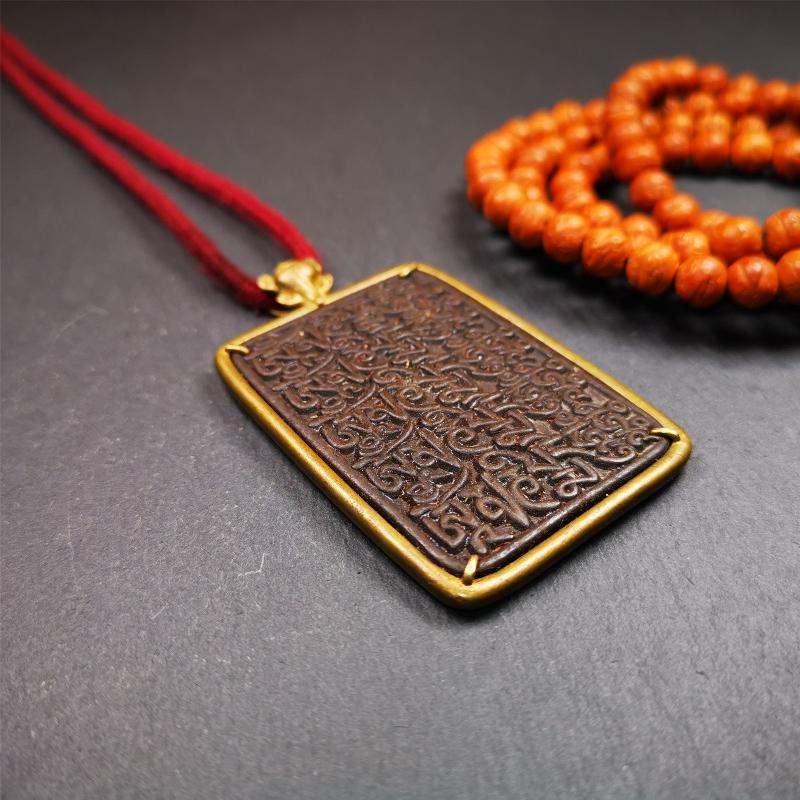 This badge is made by Tibetan craftsmen from Hepo Town, Baiyu County, the birthplace of the famous Tibetan handicrafts. It is made of thokcha, edging with copper, 2.76 × 1.77". The front is the OM mantra and the back is body, speech, and mind.