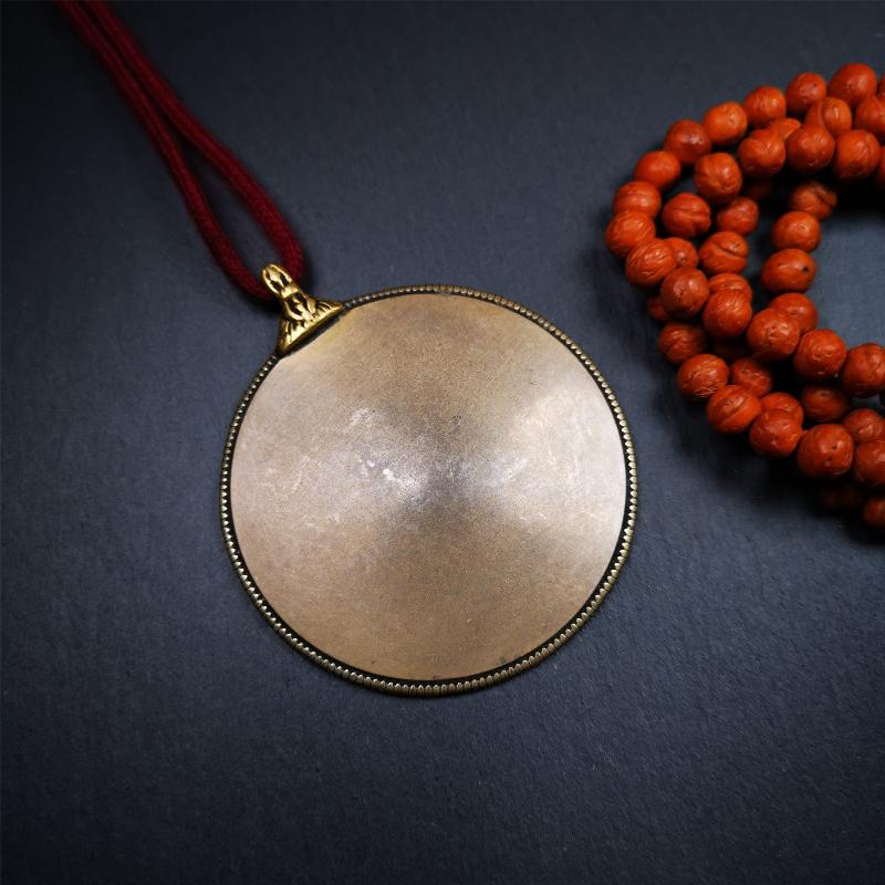 This type of unique sipaho badge was collected from Jiegu Monastery, made for devotees at an important puja,about 50 years old. It is round shape,made of lima brass,diameter is 2.6 inches. The pattern is SIPAHO,a vajra hanging ring inlaid on the top.