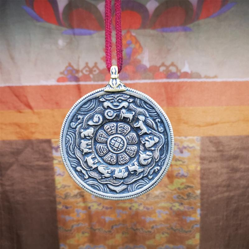 This type of unique sipaho badge was collected from Jiegu Monastery, made for devotees at an important puja,about 50 years old. It is round shape,made of lima brass,diameter is 2.6 inches. The pattern is SIPAHO,a vajra hanging ring inlaid on the top.