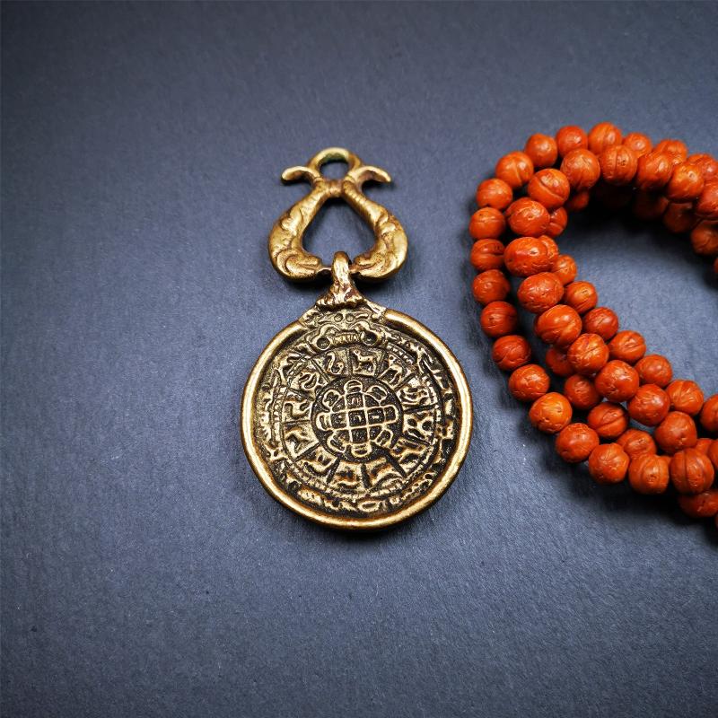 This Sipaho amulet was made by Tibetan craftsmen and come from Hepo Town, Baiyu County, Tibet. It is round shape,made of brass.Front pattern is Tibetan Budhist calendar symbol - SIPAHO(srid pa ho),the back is the gold fish and treasure vase symbol.