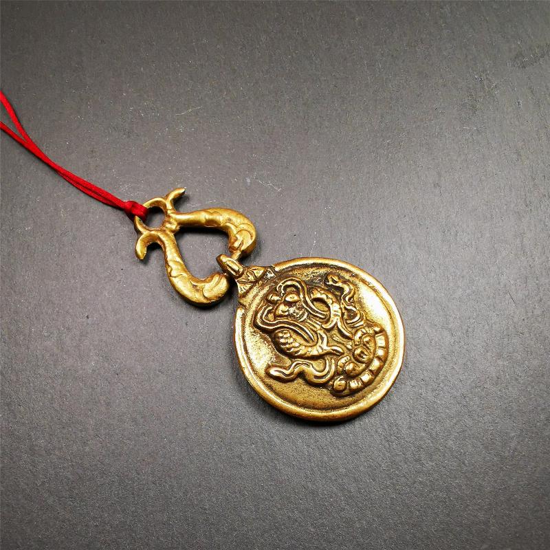 This Sipaho amulet was made by Tibetan craftsmen and come from Hepo Town, Baiyu County, Tibet. It is round shape,made of brass.Front pattern is Tibetan Budhist calendar symbol - SIPAHO(srid pa ho),the back is the gold fish and treasure vase symbol.