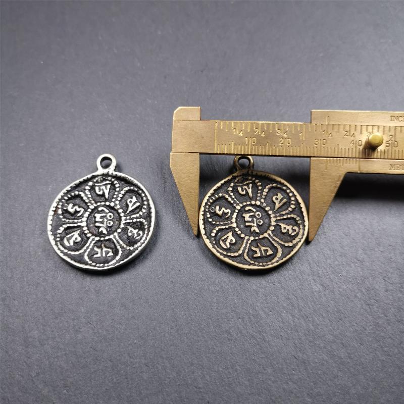 This om badge was made by Tibetan craftsmen and come from Hepo Town, Baiyu County, the birthplace of the famous Tibetan handicrafts. It is round, made of brass or white copper, 1.26 inches,carved with mantra of chenrezig OM MANI PADME HUM.