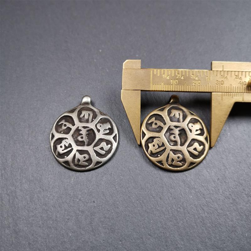 This om badge was made by Tibetan craftsmen and come from Hepo Town, Baiyu County, the birthplace of the famous Tibetan handicrafts. It is made of brass, 1.26 inches,carved with mantra of chenrezig OM MANI PADME HUM.