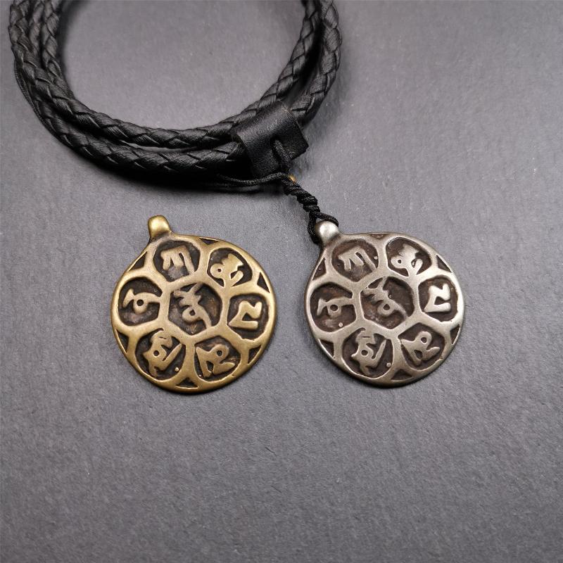 This om badge was made by Tibetan craftsmen and come from Hepo Town, Baiyu County, the birthplace of the famous Tibetan handicrafts. It is made of brass, 1.26 inches,carved with mantra of chenrezig OM MANI PADME HUM.