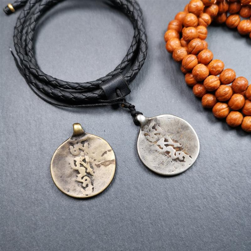This om badge was made by Tibetan craftsmen and come from Hepo Town, Baiyu County, the birthplace of the famous Tibetan handicrafts. It is made of brass, 1.26 inches,carved with mantra of chenrezig OM MANI PADME HUM.