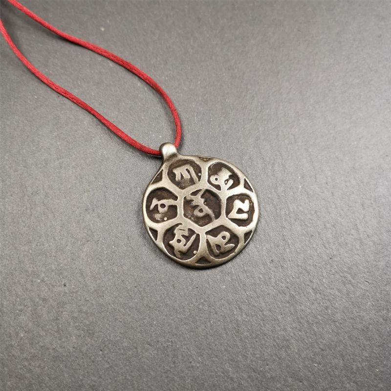 This om badge was made by Tibetan craftsmen and come from Hepo Town, Baiyu County, the birthplace of the famous Tibetan handicrafts. It is made of brass, 1.26 inches,carved with mantra of chenrezig OM MANI PADME HUM.
