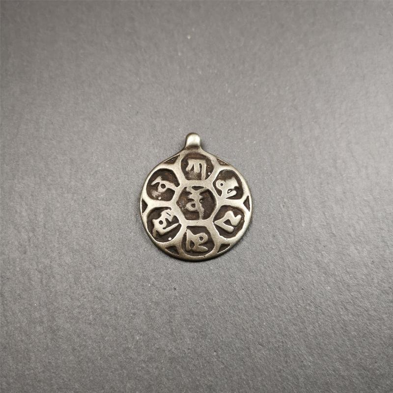 This om badge was made by Tibetan craftsmen and come from Hepo Town, Baiyu County, the birthplace of the famous Tibetan handicrafts. It is made of brass, 1.26 inches,carved with mantra of chenrezig OM MANI PADME HUM.