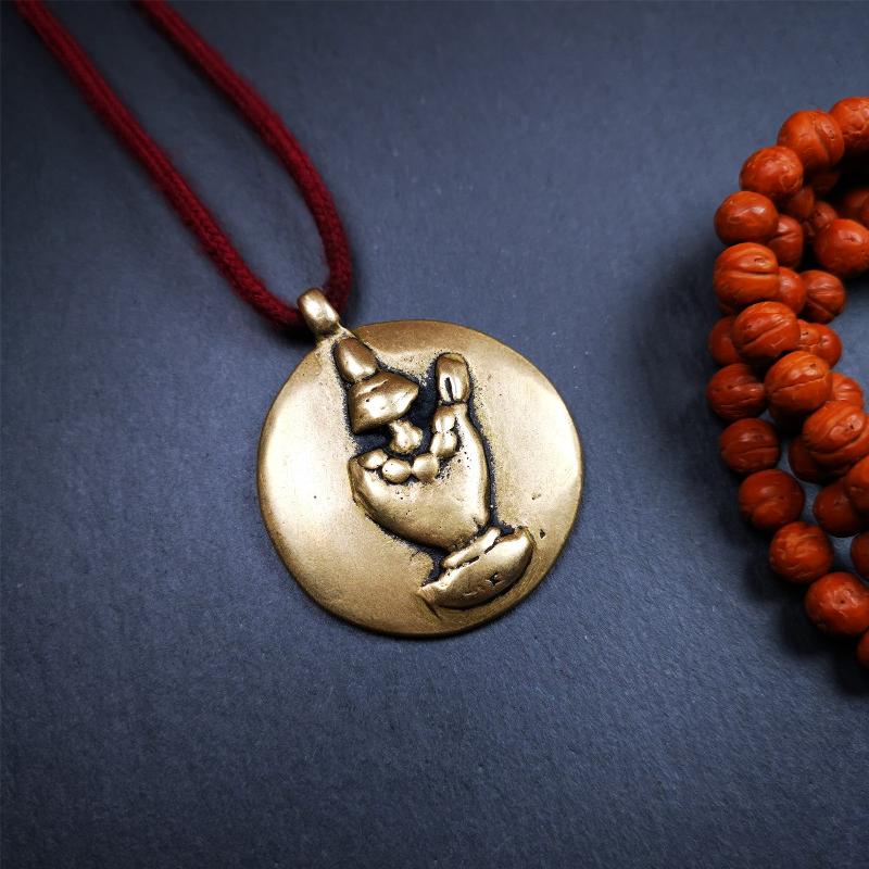 This unique Sipaho amulet was collected from Kathok Monastery,about 40 years old,bless by lama. It is round shape,made of copper,1.77 inch diameter.The front pattern is Tibetan Budhist calendar symbol - SIPAHO(srid pa ho),the back is a treasure vase.