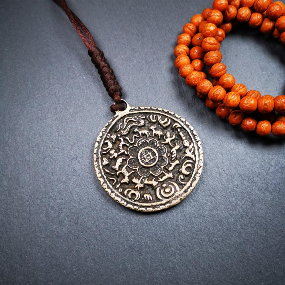 This unique Melong badge was collect from Kathok Monastery Tibet,about 60+ years old.It was sacred amulets used by Kathok Monastery to present to believers,during a grand Dharma gathering,consecrated and blessed by lama. It is made of thokcha,2.16 inch diameter,the front pattern is Tibetan Budhist calendar symbol - SIPAHO.
