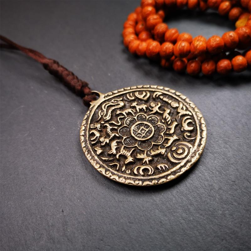 This unique Melong badge was collect from Kathok Monastery Tibet,about 60+ years old.It was sacred amulets used by Kathok Monastery to present to believers,during a grand Dharma gathering,consecrated and blessed by lama. It is made of thokcha,2.16 inch diameter,the front pattern is Tibetan Budhist calendar symbol - SIPAHO.