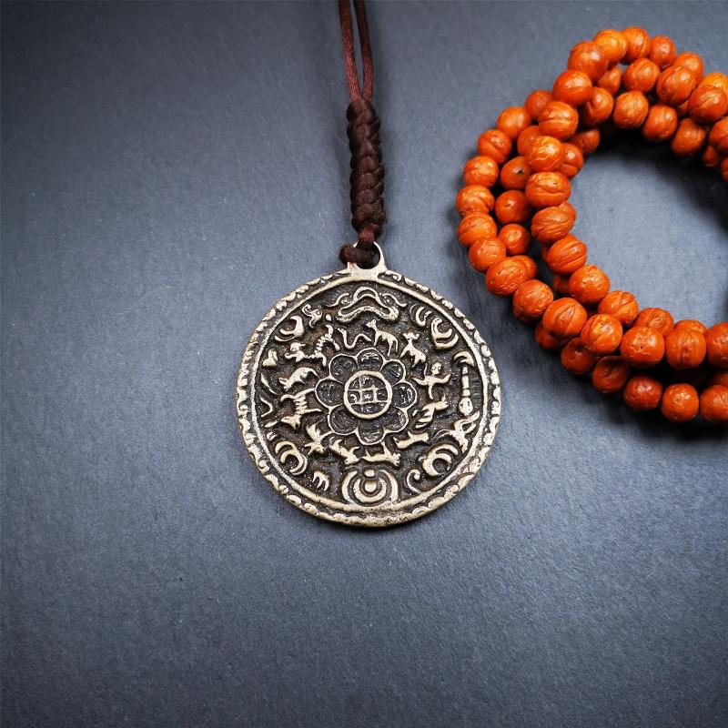 This unique Melong badge was collect from Kathok Monastery Tibet,about 60+ years old.It was sacred amulets used by Kathok Monastery to present to believers,during a grand Dharma gathering,consecrated and blessed by lama. It is made of thokcha,2.16 inch diameter,the front pattern is Tibetan Budhist calendar symbol - SIPAHO.