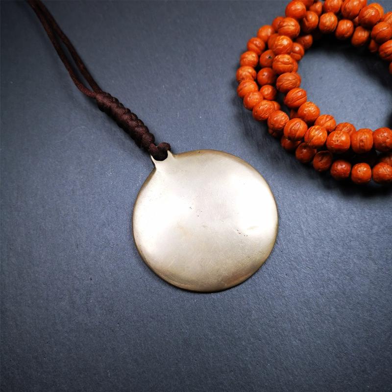 This unique Melong badge was collect from Kathok Monastery Tibet,about 60+ years old.It was sacred amulets used by Kathok Monastery to present to believers,during a grand Dharma gathering,consecrated and blessed by lama. It is made of thokcha,2.16 inch diameter,the front pattern is Tibetan Budhist calendar symbol - SIPAHO.