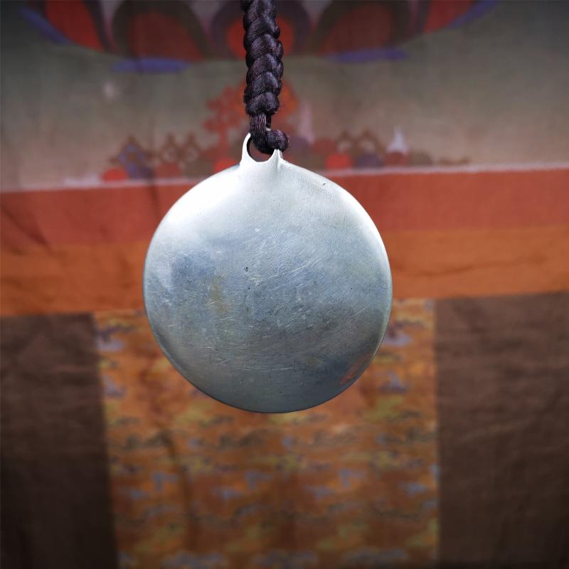 This unique Melong badge was collect from Kathok Monastery Tibet,about 60+ years old.It was sacred amulets used by Kathok Monastery to present to believers,during a grand Dharma gathering,consecrated and blessed by lama. It is made of thokcha,2.16 inch diameter,the front pattern is Tibetan Budhist calendar symbol - SIPAHO.