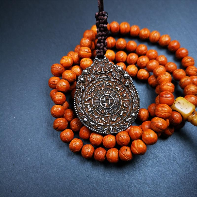 This unique melong badge was collected from Rejia Monastery,it was sacred amulets used present to believers,during a grand Dharma gathering,consecrated and blessed by lama. It is made of cold iron and 2 sided patterns.The front is Tibetan Budhist amulet symbol - SIPAHO,the back is cross vajra pattern and Ashtamangala