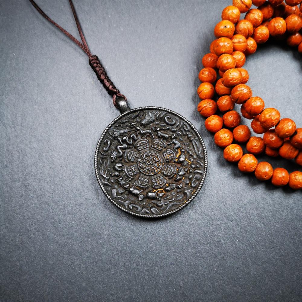 This unique melong badge was collected from Rejia Monastery. It's a Astrology Protective Amulet Pendant,made of thokcha and carved 2 sided pattern. The shape is Tibetan Budhist amulet badge - SIPAHO. The front is calendar pattern, and the back is elephant.