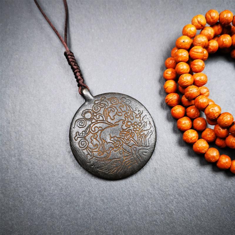 This unique melong badge was collected from Rejia Monastery. It's a Astrology Protective Amulet Pendant,made of thokcha and carved 2 sided pattern. The shape is Tibetan Budhist amulet badge - SIPAHO. The front is calendar pattern, and the back is elephant.