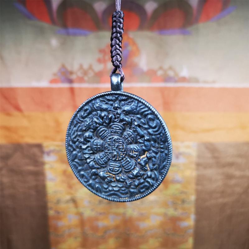 This unique melong badge was collected from Rejia Monastery. It's a Astrology Protective Amulet Pendant,made of thokcha and carved 2 sided pattern. The shape is Tibetan Budhist amulet badge - SIPAHO. The front is calendar pattern, and the back is elephant.