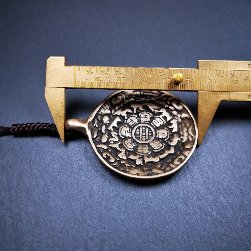 This type of sipaho badge was made by Tibetan craftsmen and come from Hepo Town, Baiyu County, the birthplace of the famous Tibetan handicrafts. It is made of lima brass,1.88 inch diameter,the front is Tibetan Budhist amulet symbol - Melong.