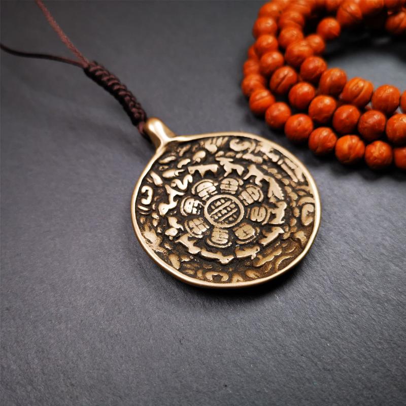 This type of sipaho badge was made by Tibetan craftsmen and come from Hepo Town, Baiyu County, the birthplace of the famous Tibetan handicrafts. It is made of lima brass,1.88 inch diameter,the front is Tibetan Budhist amulet symbol - Melong.