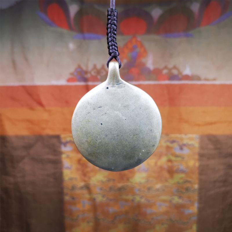This type of sipaho badge was made by Tibetan craftsmen and come from Hepo Town, Baiyu County, the birthplace of the famous Tibetan handicrafts. It is made of lima brass,1.88 inch diameter,the front is Tibetan Budhist amulet symbol - Melong.