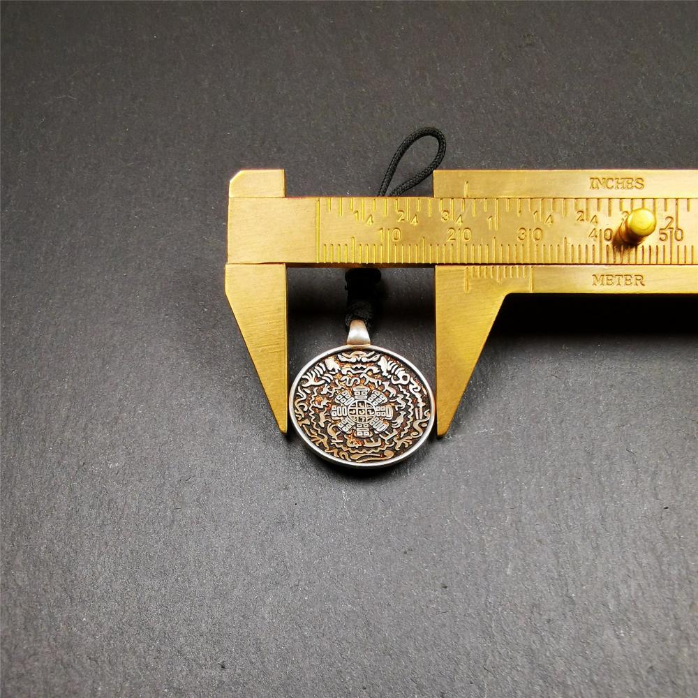 This type of melong badge was made by Tibetan craftsmen and come from Hepo Town, Baiyu County, the birthplace of the famous Tibetan handicrafts. It is made of Sterling silver,small size 0.83 inch,the front is Tibetan Budhist amulet symbol - Melong.