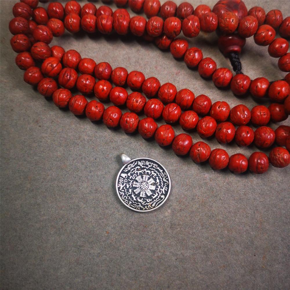This type of melong badge was made by Tibetan craftsmen and come from Hepo Town, Baiyu County, the birthplace of the famous Tibetan handicrafts. It is made of Sterling silver,small size 0.83 inch,the front is Tibetan Budhist amulet symbol - Melong.