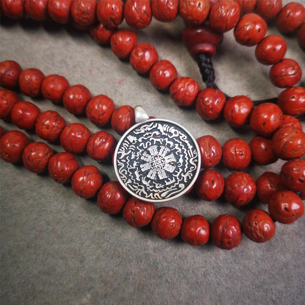This type of melong badge was made by Tibetan craftsmen and come from Hepo Town, Baiyu County, the birthplace of the famous Tibetan handicrafts. It is made of Sterling silver,small size 0.83 inch,the front is Tibetan Budhist amulet symbol - Melong.