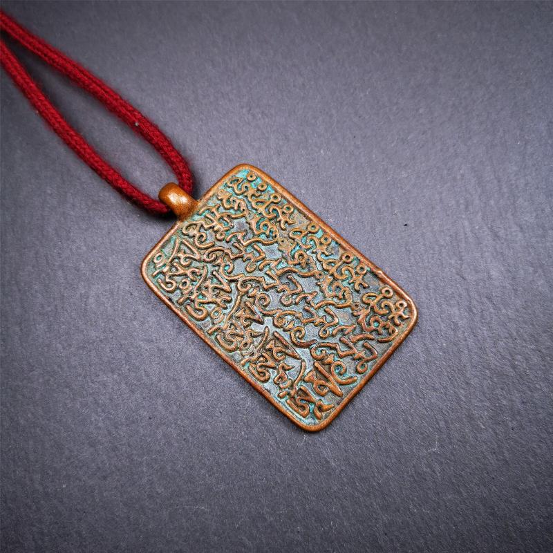 This badge is made by Tibetan craftsmen from Hepo Town, Baiyu County, the birthplace of the famous Tibetan handicrafts. It is made of copper, 2.44 × 1.42 inches. The front is the OM mantra and the back is body, speech, and mind.