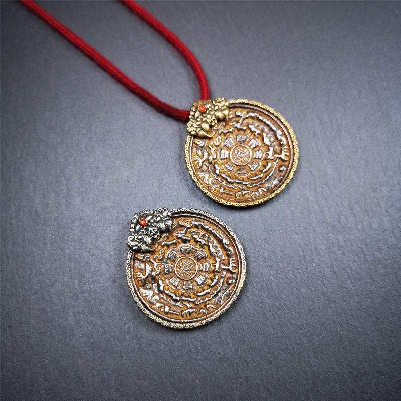 This unique melong sipaho badge was collect from Kathok Monastery Tibet. It is round shape,1.77 inch diameter,adopts a split casting method, and its hanging ring and shell is made in the image of Kirtimukha,wrapped in cold iron melong.