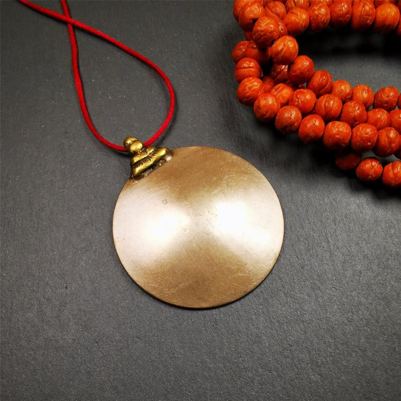 This melong calendar badge was collect from Kathok Monastery Tibet about 50+ years. This batch of melong are sacred amulets used by Kathok Monastery to present to believers,consecrated and blessed by lama. It adopts a split casting method,1.89 inch.