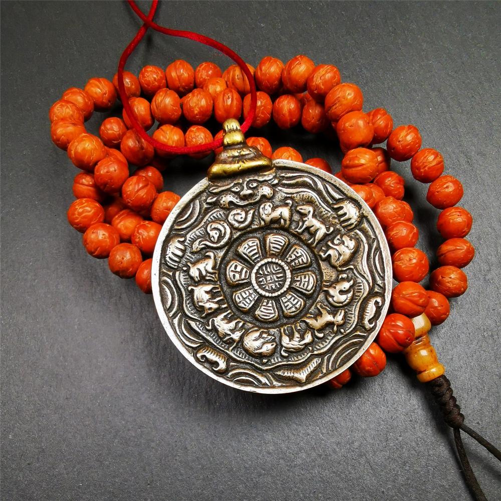 This melong calendar badge was collect from Kathok Monastery Tibet about 50+ years. This batch of melong are sacred amulets used by Kathok Monastery to present to believers,consecrated and blessed by lama. It adopts a split casting method,1.89 inch.
