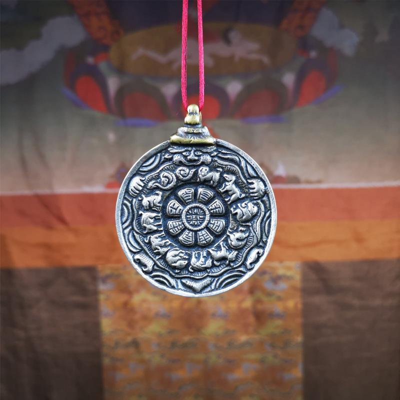 This melong calendar badge was collect from Kathok Monastery Tibet about 50+ years. This batch of melong are sacred amulets used by Kathok Monastery to present to believers,consecrated and blessed by lama. It adopts a split casting method,1.89 inch.