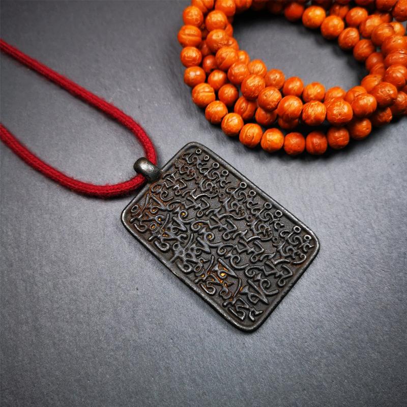 This badge is made by Tibetan craftsmen from Hepo Town, Baiyu County, the birthplace of the famous Tibetan handicrafts. It is made of copper, 2.52 × 1.57 inches. The front is the OM mantra and the back is body, speech, and mind.