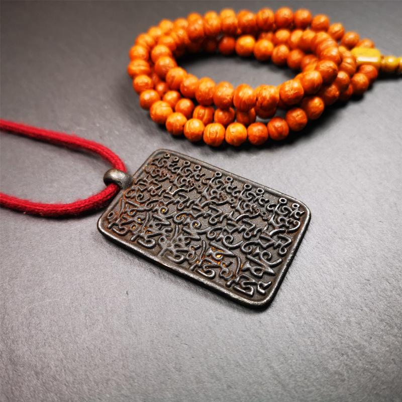 This badge is made by Tibetan craftsmen from Hepo Town, Baiyu County, the birthplace of the famous Tibetan handicrafts. It is made of copper, 2.52 × 1.57 inches. The front is the OM mantra and the back is body, speech, and mind.