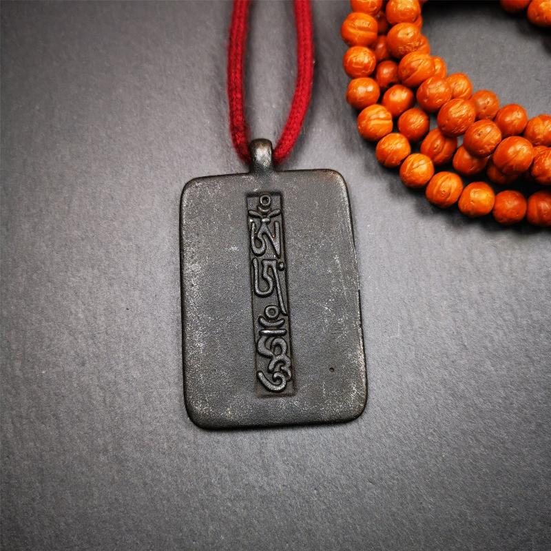 This badge is made by Tibetan craftsmen from Hepo Town, Baiyu County, the birthplace of the famous Tibetan handicrafts. It is made of copper, 2.52 × 1.57 inches. The front is the OM mantra and the back is body, speech, and mind.