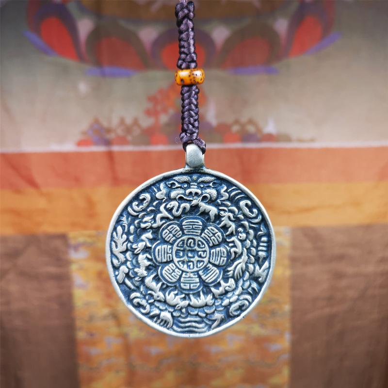 This type of melong amulet was made by Tibetan craftsmen and come from Hepo Town, Baiyu County, the birthplace of the famous Tibetan handicrafts,blessed by lama from Rejia Monastery,about 30 years old. It is made of lima brass,round shape,2.16 inches