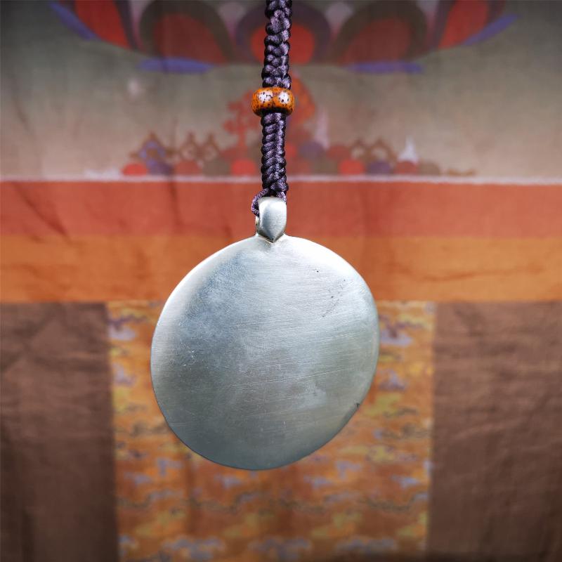 This type of melong amulet was made by Tibetan craftsmen and come from Hepo Town, Baiyu County, the birthplace of the famous Tibetan handicrafts,blessed by lama from Rejia Monastery,about 30 years old. It is made of lima brass,round shape,2.16 inches