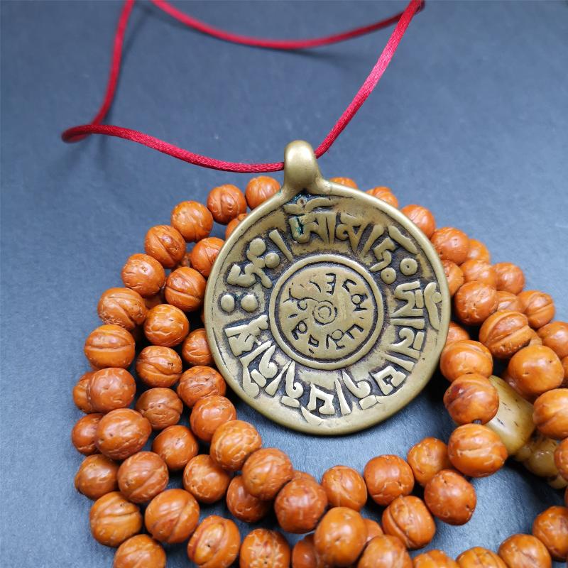 This Om badge amulet was collected from Yushu City Tibet,about 50 years old. It is round shape,made of lima brass, 1.65 inches,carved with mantra of chenrezig OM MANI PADME HUM. You can make it into a necklace, or a keychain, pendant