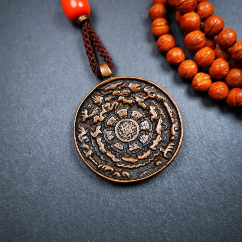 This type of sipaho badge was made by Tibetan craftsmen and come from Hepo Town, Baiyu County, the birthplace of the famous Tibetan handicrafts. It is made of copper,1.7 inch diameter,the front is Tibetan Budhist amulet symbol - Melong / sipaho.