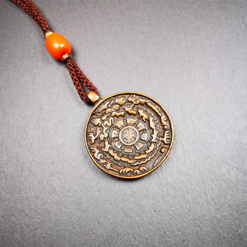 This type of sipaho badge was made by Tibetan craftsmen and come from Hepo Town, Baiyu County, the birthplace of the famous Tibetan handicrafts. It is made of copper,1.7 inch diameter,the front is Tibetan Budhist amulet symbol - Melong / sipaho.