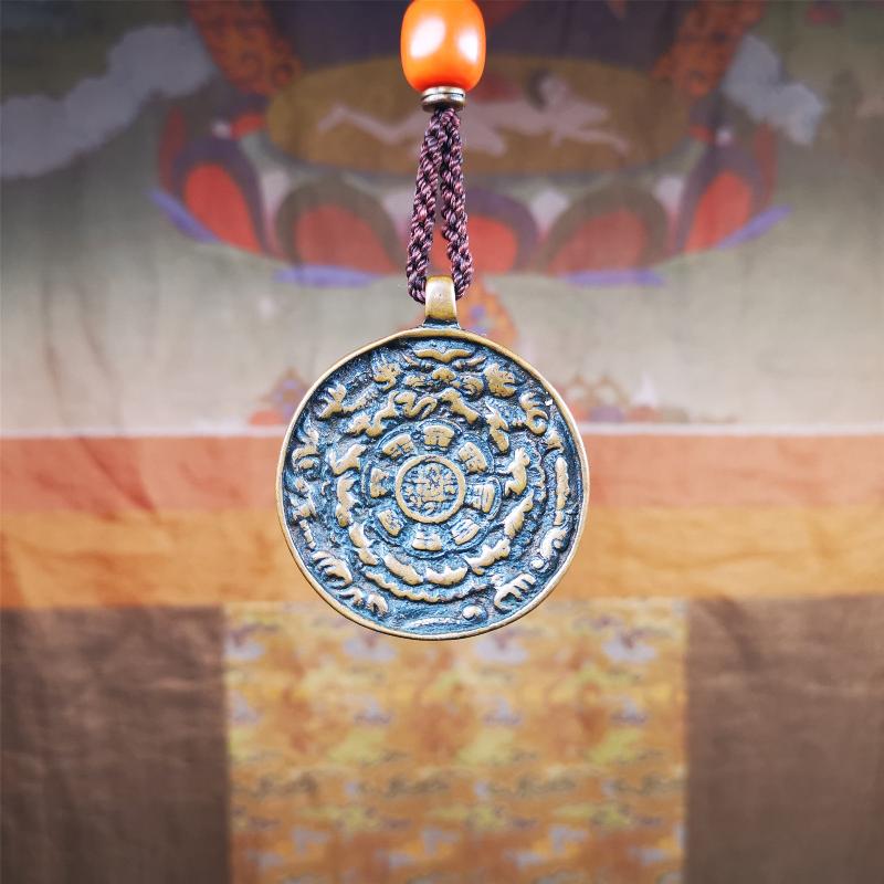 This type of sipaho badge was made by Tibetan craftsmen and come from Hepo Town, Baiyu County, the birthplace of the famous Tibetan handicrafts. It is made of copper,1.7 inch diameter,the front is Tibetan Budhist amulet symbol - Melong / sipaho.