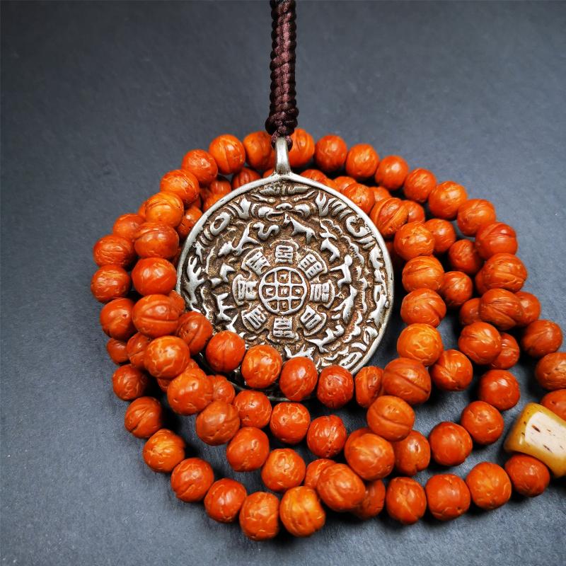 This type of Kirtimukha melong amulet was made by Tibetan craftsmen and come from Hepo Town, Baiyu County, Tibet. It is made of copper,1.7 inch diameter,the front is Tibetan Budhist amulet symbol - Melong / sipaho,tha back is Kirtimukha.