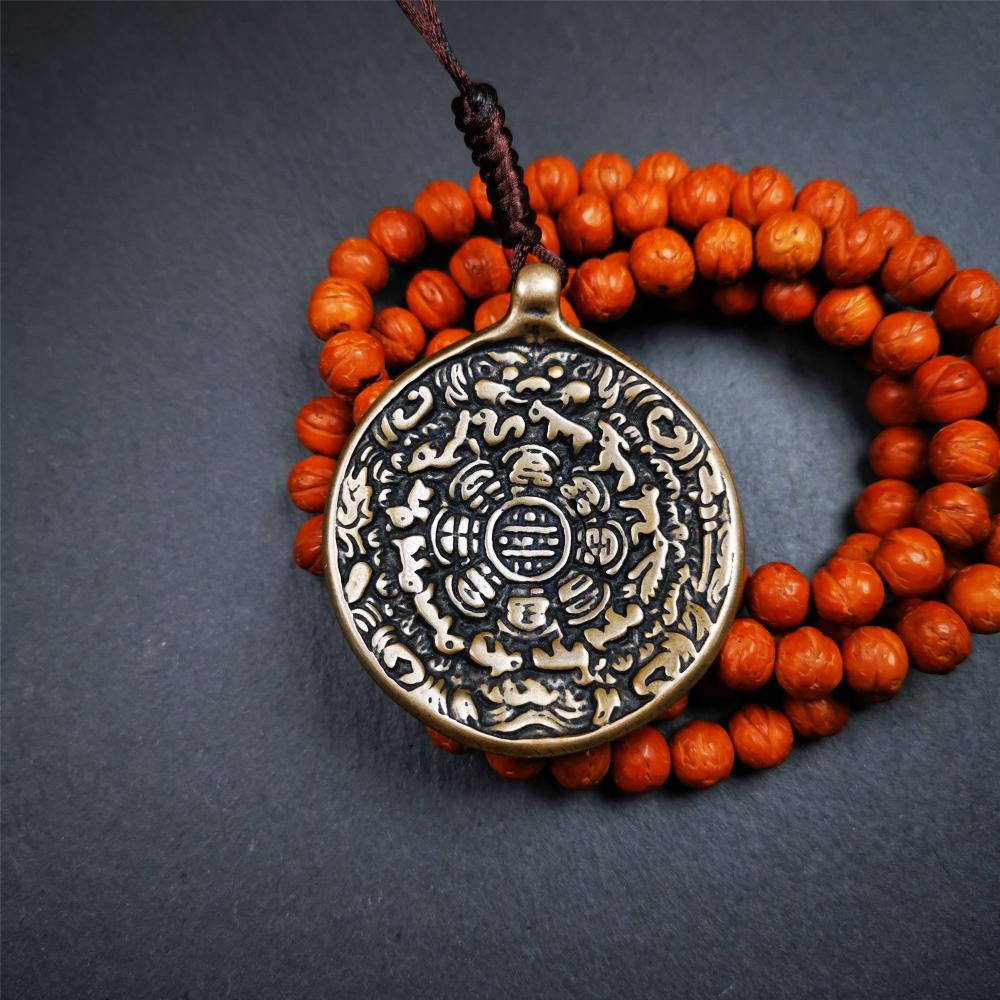 This sipaho badge was made by Tibetan craftsmen and come from Hepo Town, Baiyu County, the birthplace of the famous Tibetan handicrafts. It is round shape,made of brass,1.88".The pattern is Tibetan Budhist Protective Symbol - SIPAHO(srid pa ho).